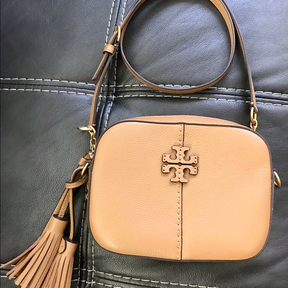Beautiful Tory Burch camera bag in excellent condition no stains.